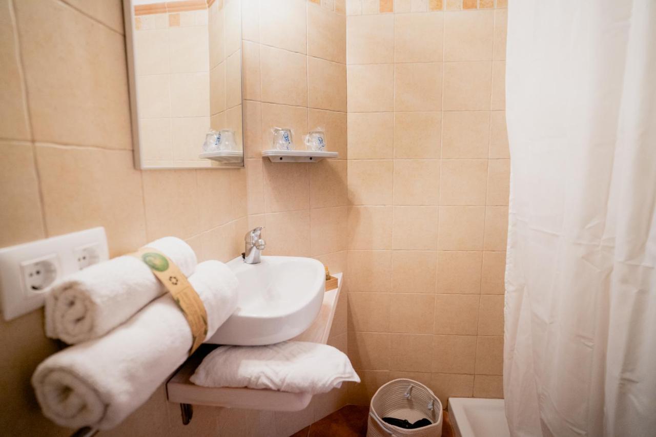 Hostal Sa Posada Set Cales Ciutadella  Eksteriør bilde